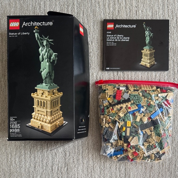 LEGO Architecture Statue of Liberty - Picture 1 of 1